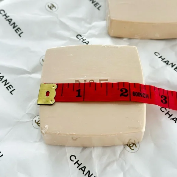 Vintage Chanel N°5 Bath Soaps Set LES SAVONS THE SOAPS 2.6 oz x 2 - Picture 5 of 5